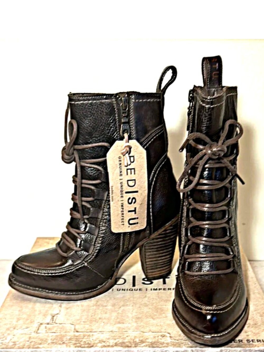 Bed Stu Izetta is a vintage-style lace-up boots -Dark Brown-